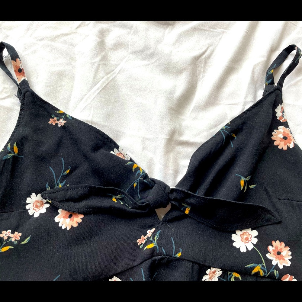 Hollister Floral Top - Picture 2 of 4